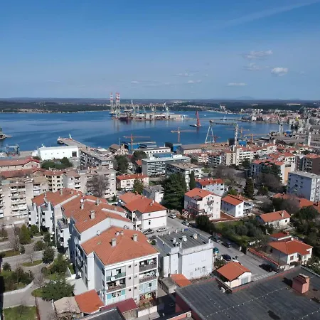 Lungomare * بولا