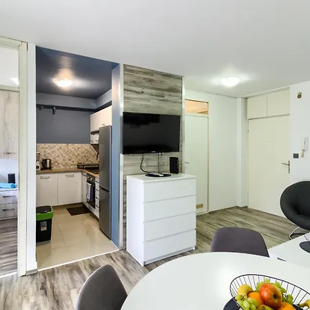 Lungomare Apartment *